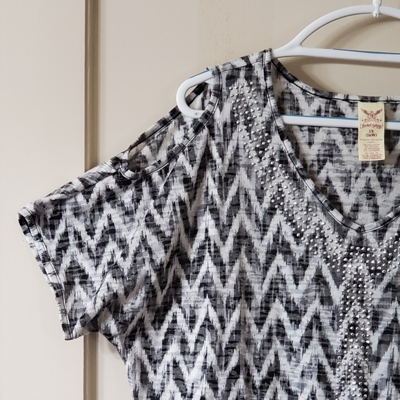 Cold Shoulder Top - Picture 3 of 9